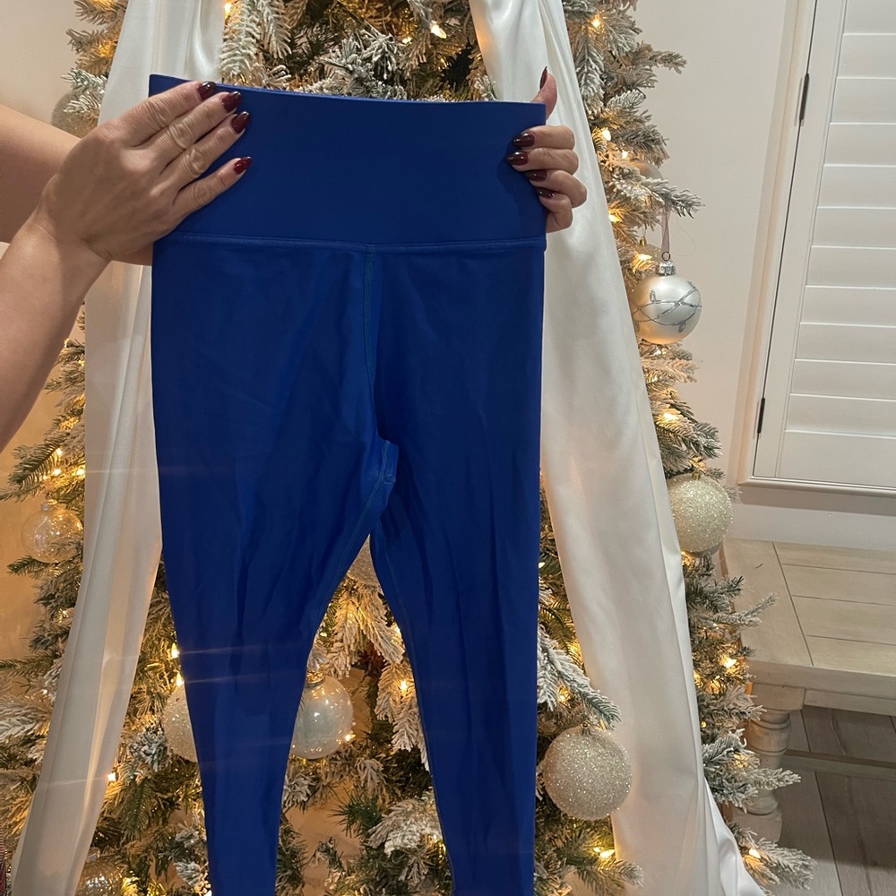 Carbon 38 Takara shine leggings in blue color